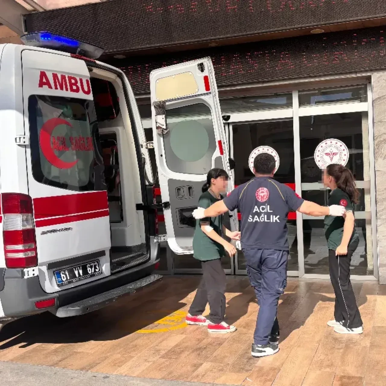Trabzon'da ortaokulda zehirlenme şüphesi: 12 öğrenci tedavi altında