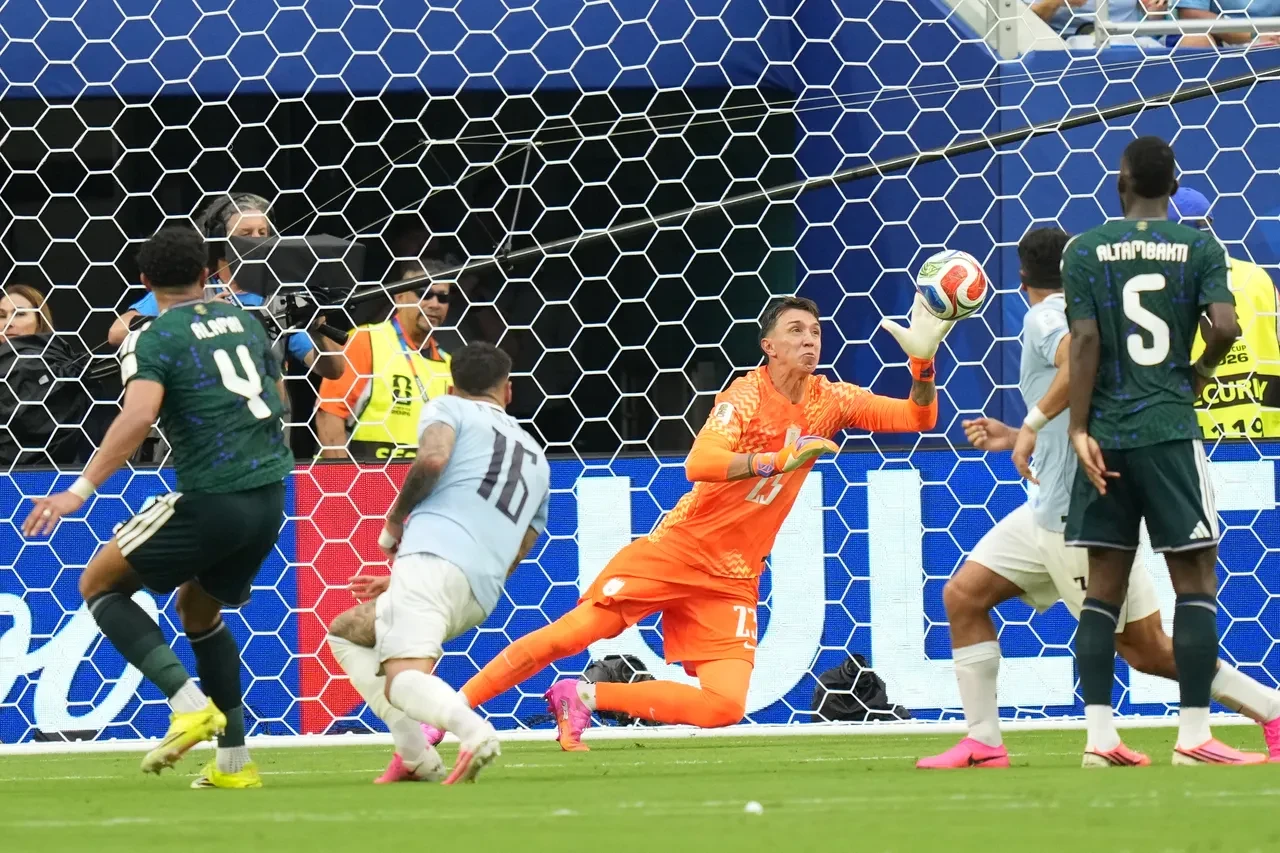 Uruguay, Suudi Arabistan'a takıldı! Muslera rekor kırdı