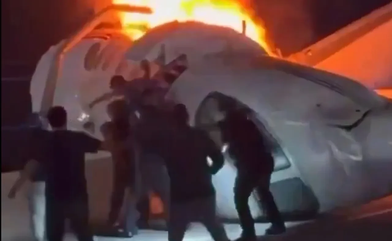 ABD'de bir uçak kazası daha! Otoyola çakıldı