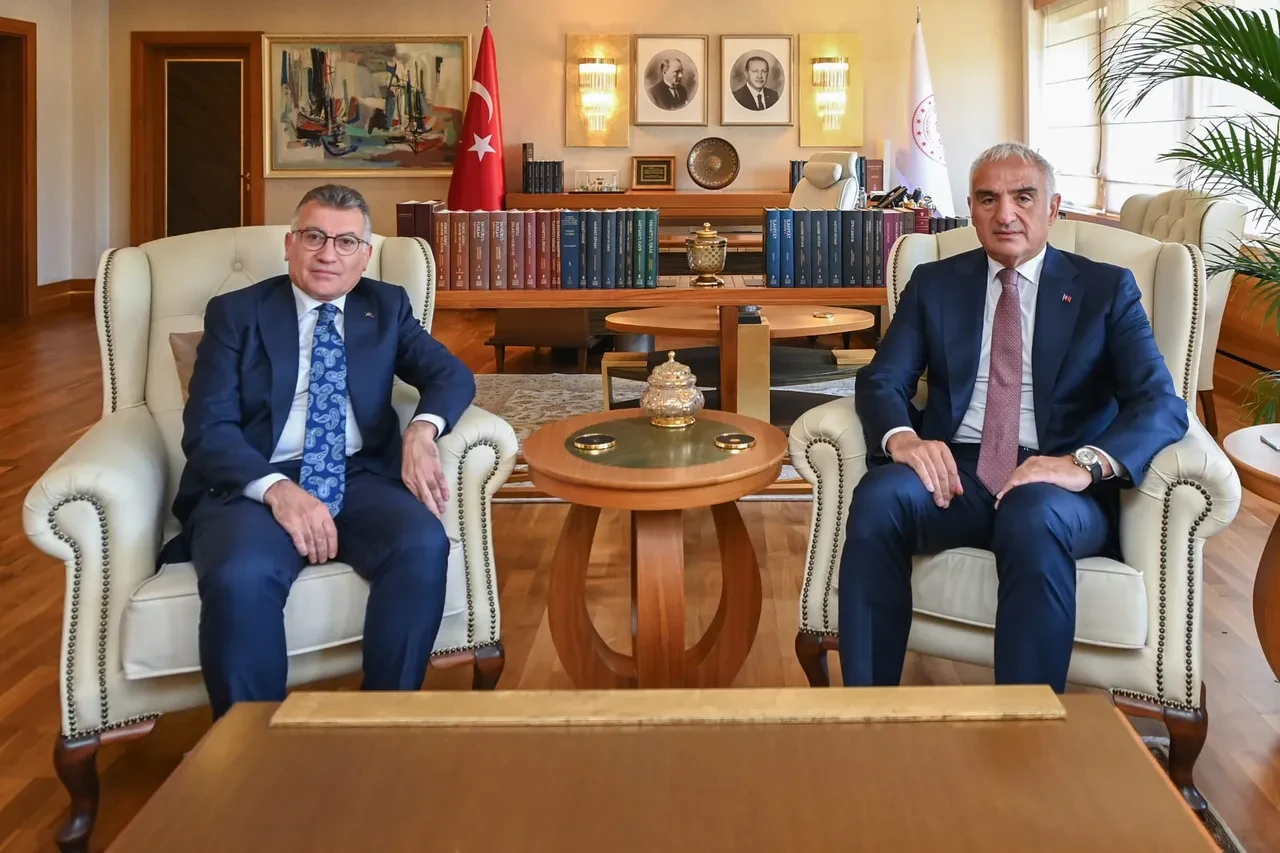 Bakan Ersoy Sivas heyetini kabul etti! Kültür, gastronomi ve yatırım başlıkları masaya yatırıldı