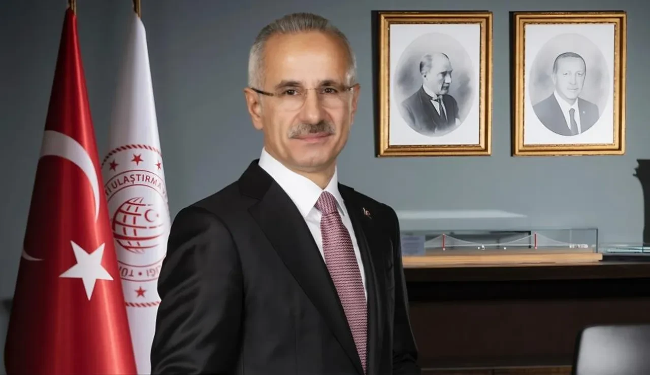 Bakan Uraloğlu duyurdu! Türkiye'nin en uzun metro ringinin son halkası tamamlandı
