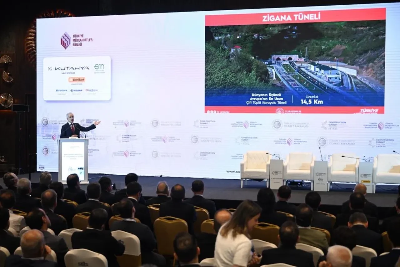 Bakan Uraloğlu: 'Türkiye'yi dünyanın en güçlü dijital altyapı merkezlerinden biri haline getireceğiz'