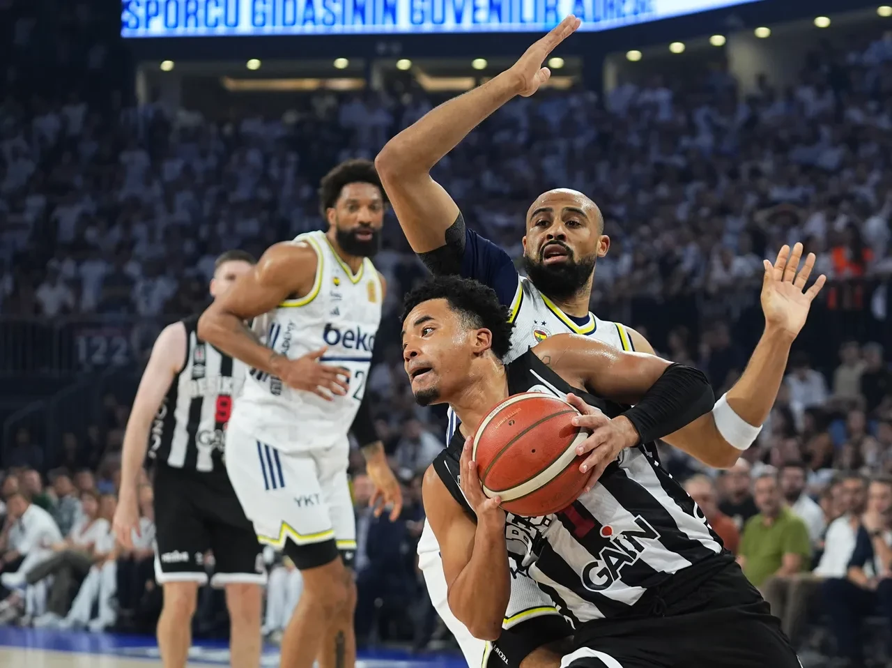 Beşiktaş Gain Fenerbahçe Beko maç skoru kaç kaç?
