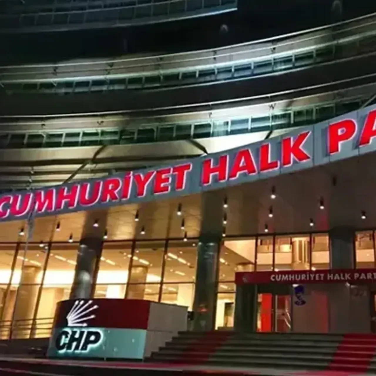 CHP'de olağanüstü kurultay hamlesi! İmzalar genel merkezde 