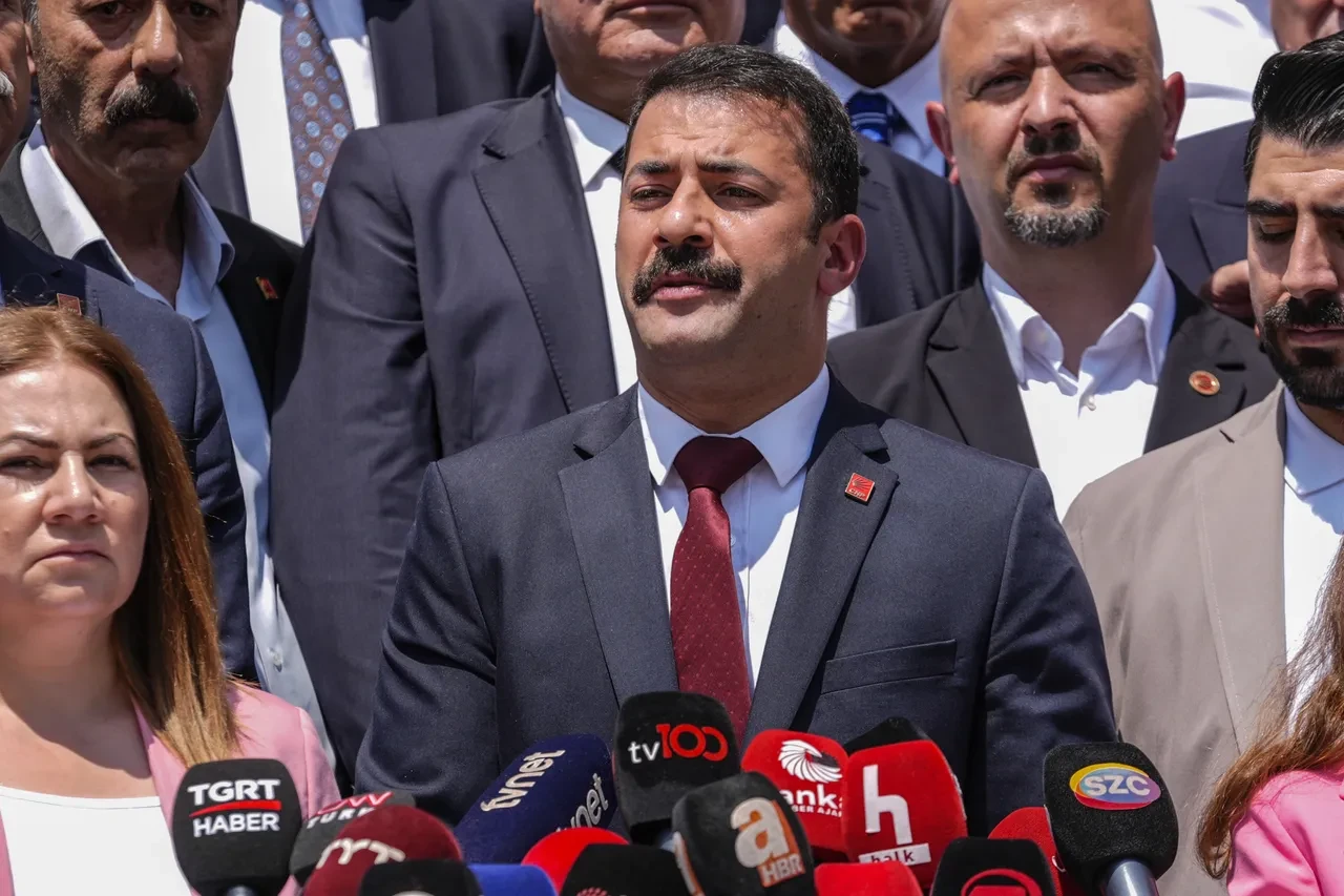 CHP'de olağanüstü kurultay hamlesi! İmzalar genel merkezde 