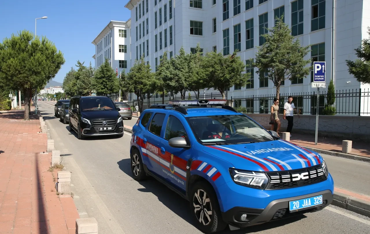 Denizli'de uyuşturucu operasyonu! Baro Başkanı Ufuk Gök dahil 12 avukat gözaltında