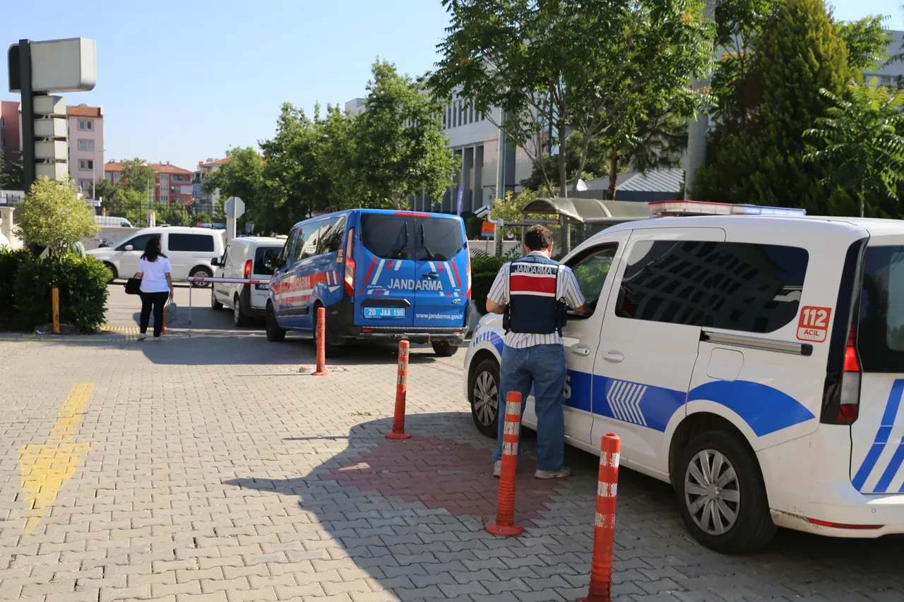 Denizli'de uyuşturucu operasyonu! Baro Başkanı Ufuk Gök dahil 12 avukat gözaltında