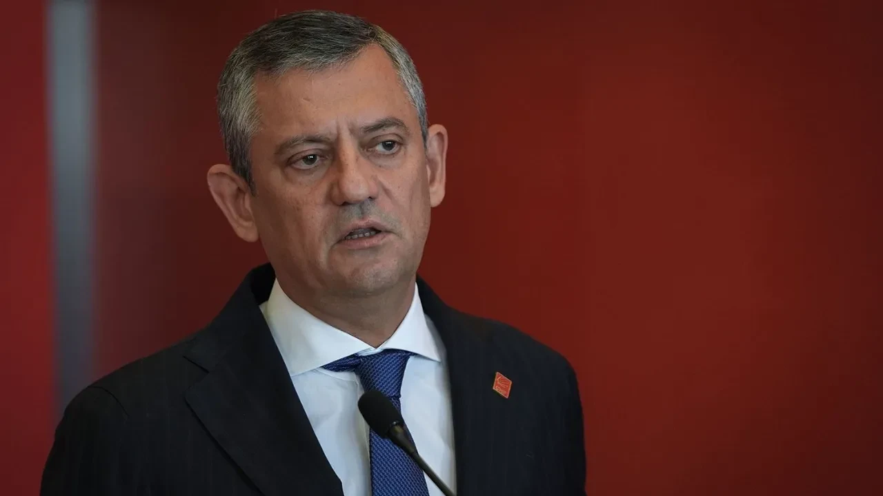 Ekrem İmamoğlu B planını işaret etti, Özgür Özel arayışa geçti: 2 partiyle görüşüyor