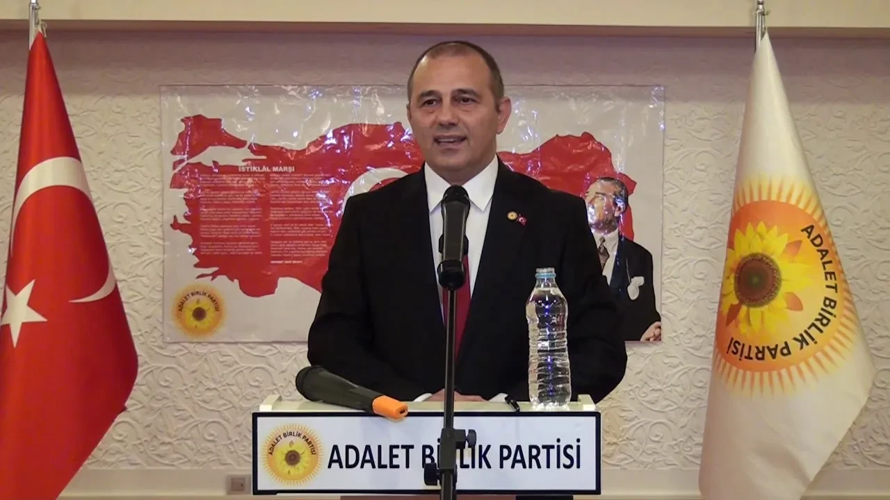 Ekrem İmamoğlu B planını işaret etti, Özgür Özel arayışa geçti: 2 partiyle görüşüyor