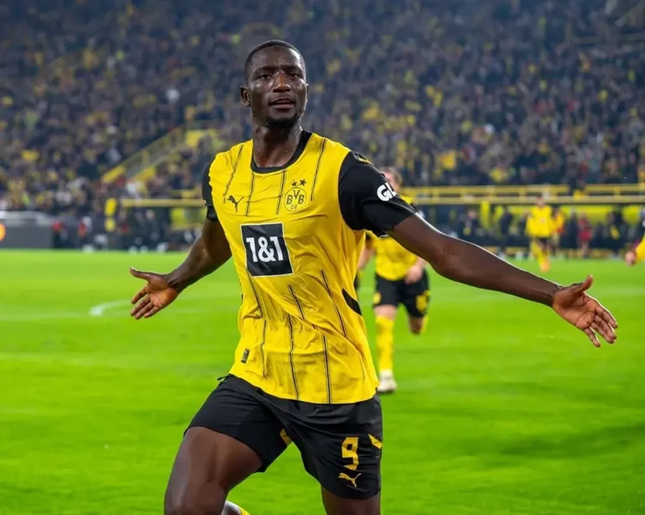 Fenerbahçe'den çifte transfer! Yıldız golcüde mutlu son: Bonservisi belli oldu