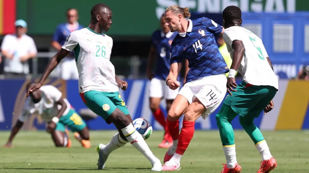 Fransa 3 puanla başladı! Senegal karşısında 3-1'lik galibiyet