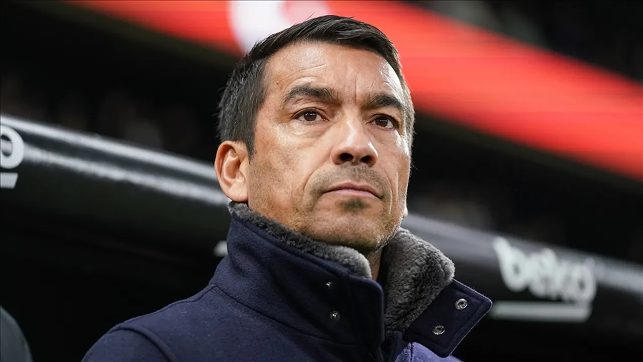 Giovanni van Bronckhorst'un yeni takımı belli oldu! Bir dönem Beşiktaş'ı da çalıştırmıştı