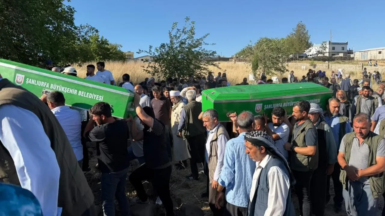 Mevsimlik işçi ailenin Karaman'daki kazada hayatını kaybeden 3 çocuğuna Şanlıurfa'da acı veda