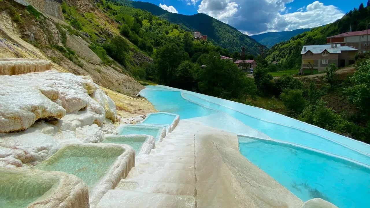 Pamukkale’ye rakip çıktı: Herkes Denizli’yi konuşurken bir ilimiz ziyaretçi rekoruna koşuyor