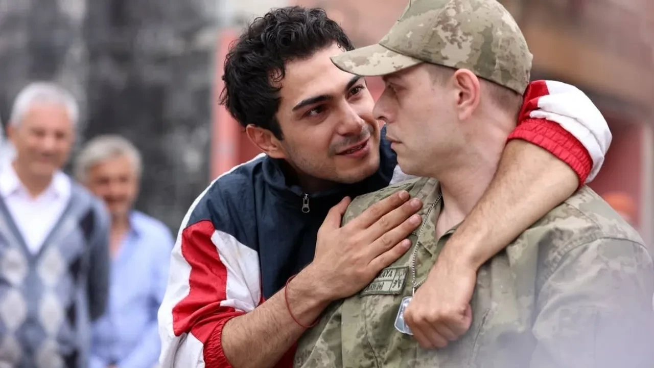 Pis Yedili'nin Furkan'ıydı! Sezer Arıçay'ın Altı Üstü İstanbul dizisindeki tek bölümlük muhteşem performansı gündem oldu