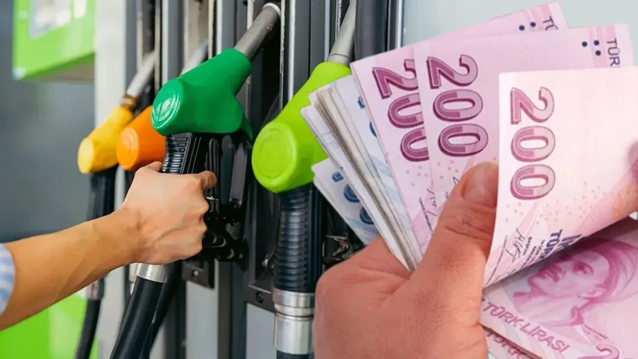 Akaryakıta dördüncü indirim! Bu gece yarısı tabela değişecek