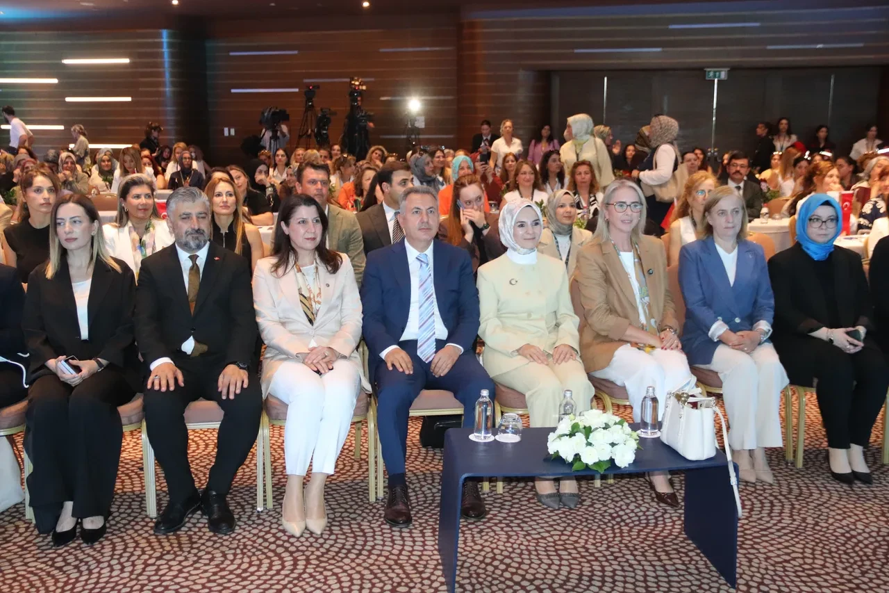 Bakan Göktaş'tan kadın girişimcilere büyük destek! Türkiye'nin geleceğine yatırım