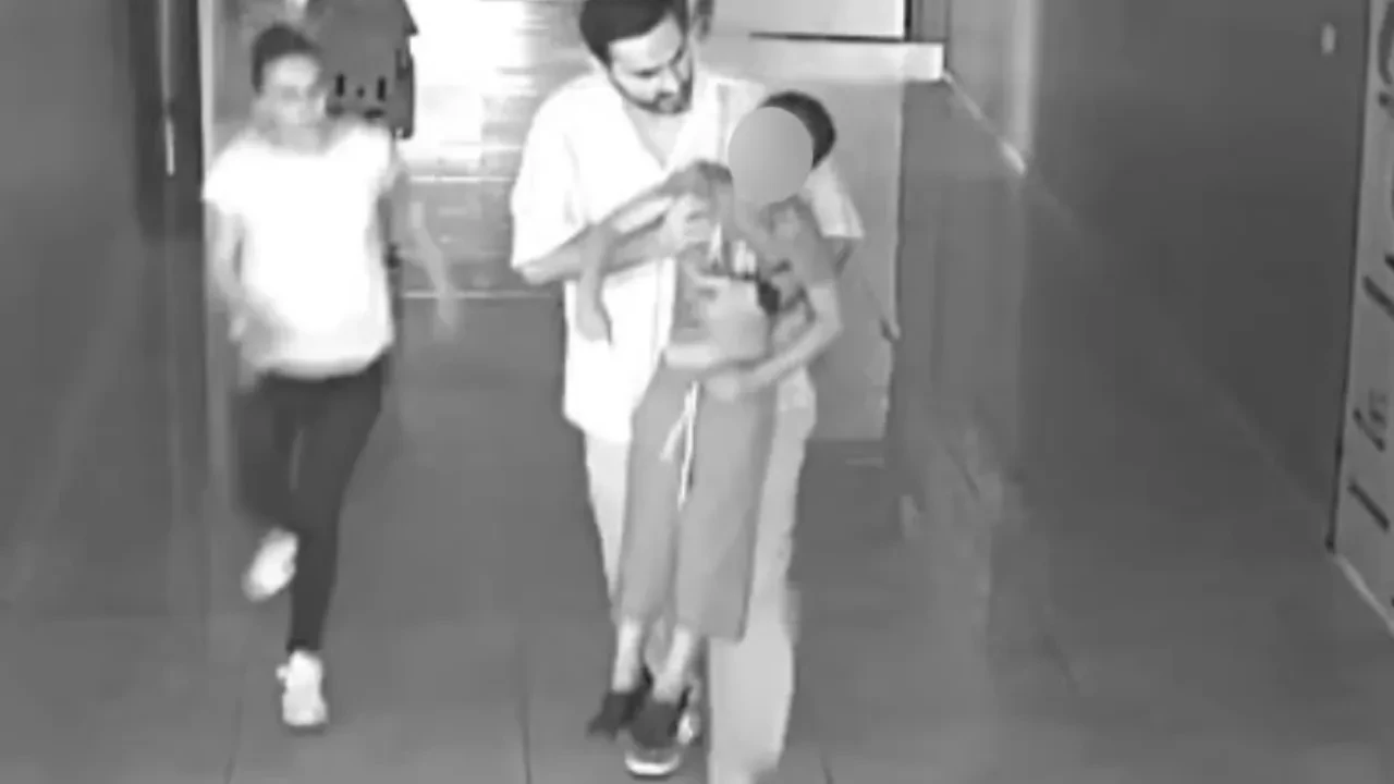Boğazına şeker kaçan öğrencisini Heimlich manevrasıyla kurtardı