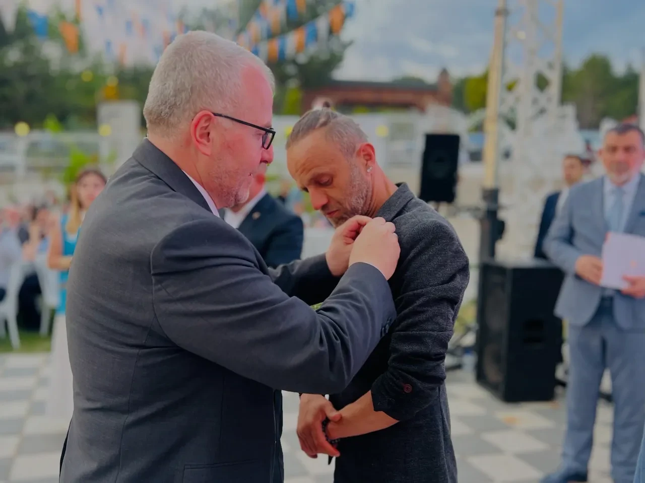CHP'li vekilin yeğeni ve eski danışmanı AK Parti'ye geçti