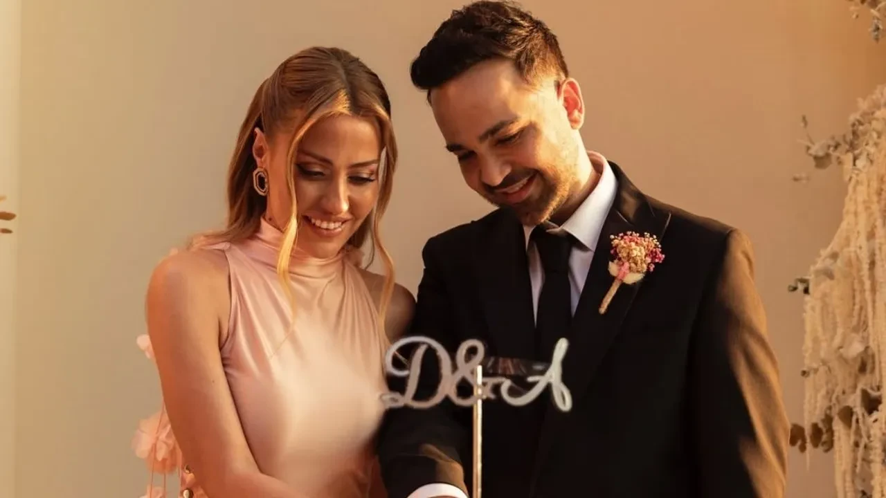 Derya Uluğ ve Asil Gök nişanlandı! 10 yıllık aşkta mutlu son