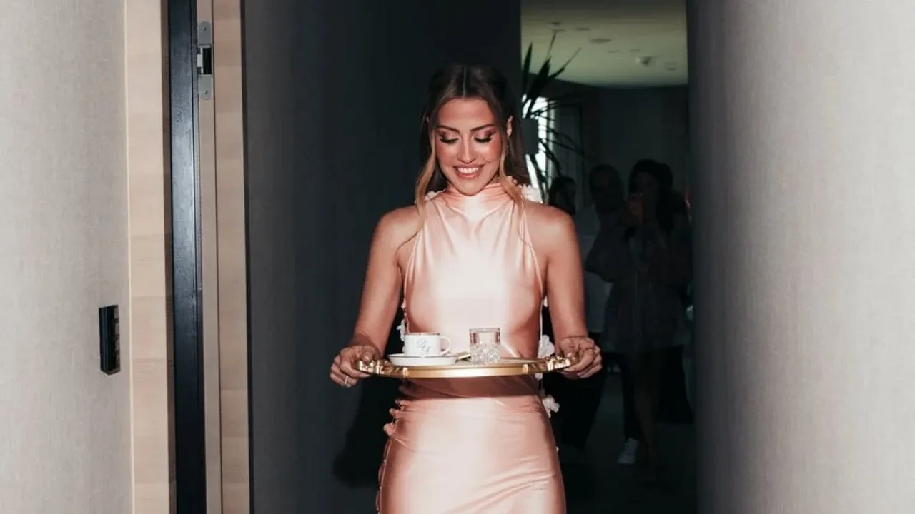 Derya Uluğ ve Asil Gök nişanlandı! 10 yıllık aşkta mutlu son
