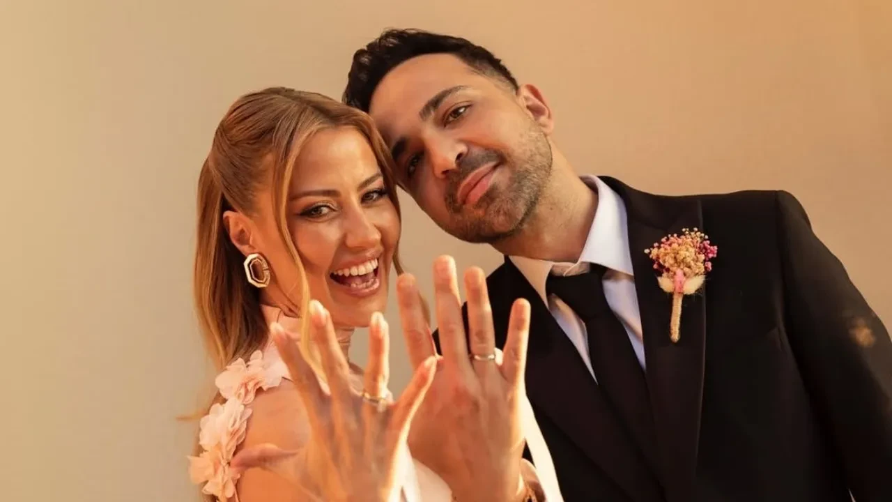 Derya Uluğ ve Asil Gök nişanlandı! 10 yıllık aşkta mutlu son