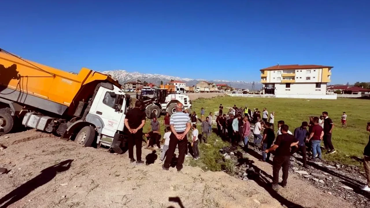 Hakkari'de yolcu otobüsü ile kamyon çarpıştı! Ölü ve yaralılar var