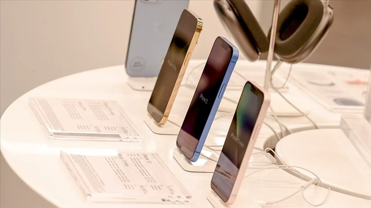 iPhone fiyatları zamlanacak! Kesin bilgiyi Tim Cook verdi