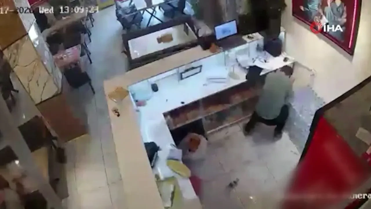 Kafede dehşet anları! Küçük tüp bomba gibi patladı: Resmen yer sallandı