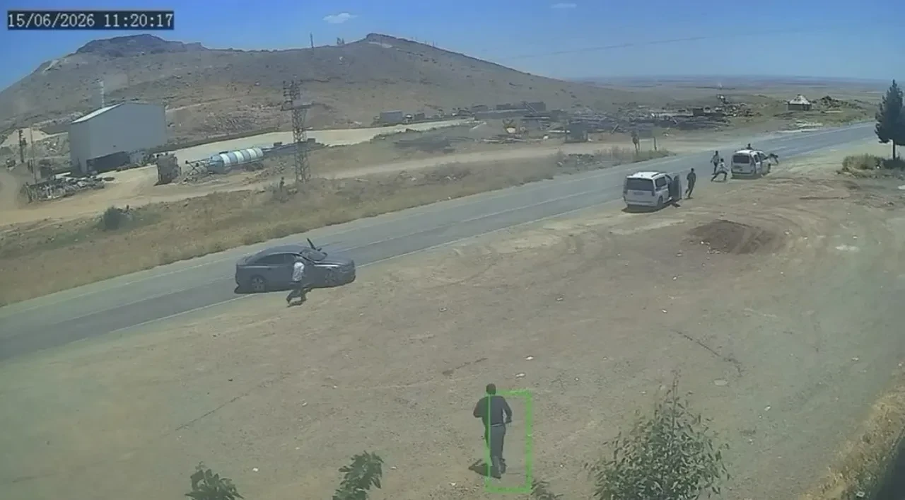 Mardin'de iki aile birbirine girdi! Sokak ortasında silah ve sopalar konuştu
