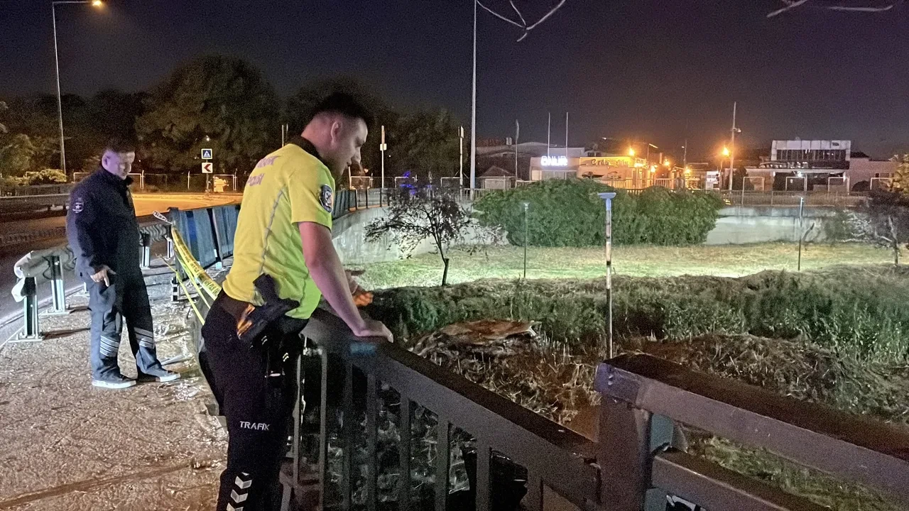 Navigasyonun azizliğine uğradı! Aracıyla kendini derede buldu