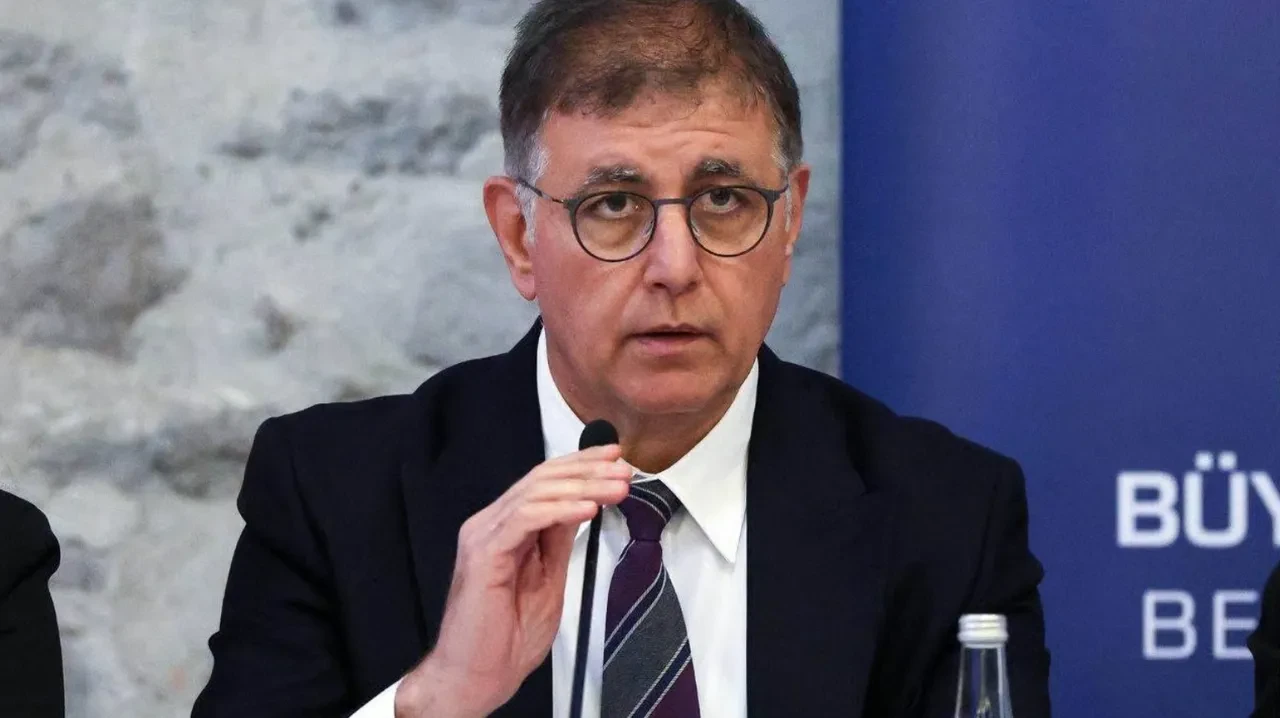 İzmir Büyükşehir Belediye Başkanı Cemil Tugay CHP'den istifa etti