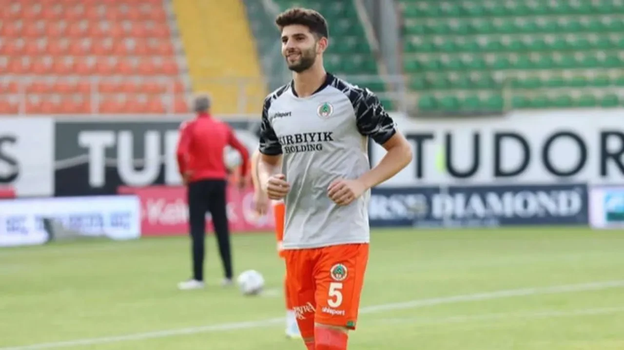 Süper Lig'de transfer savaşı: Fenerbahçe ve Galatasaray yerli yıldız için karşı karşıya!