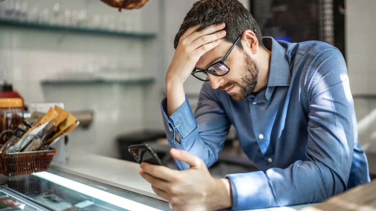 Yapay zeka sizi nasıl avlıyor? Prof. Dr. Ali Murat Kırık'tan telefonu olan herkese kritik uyarı