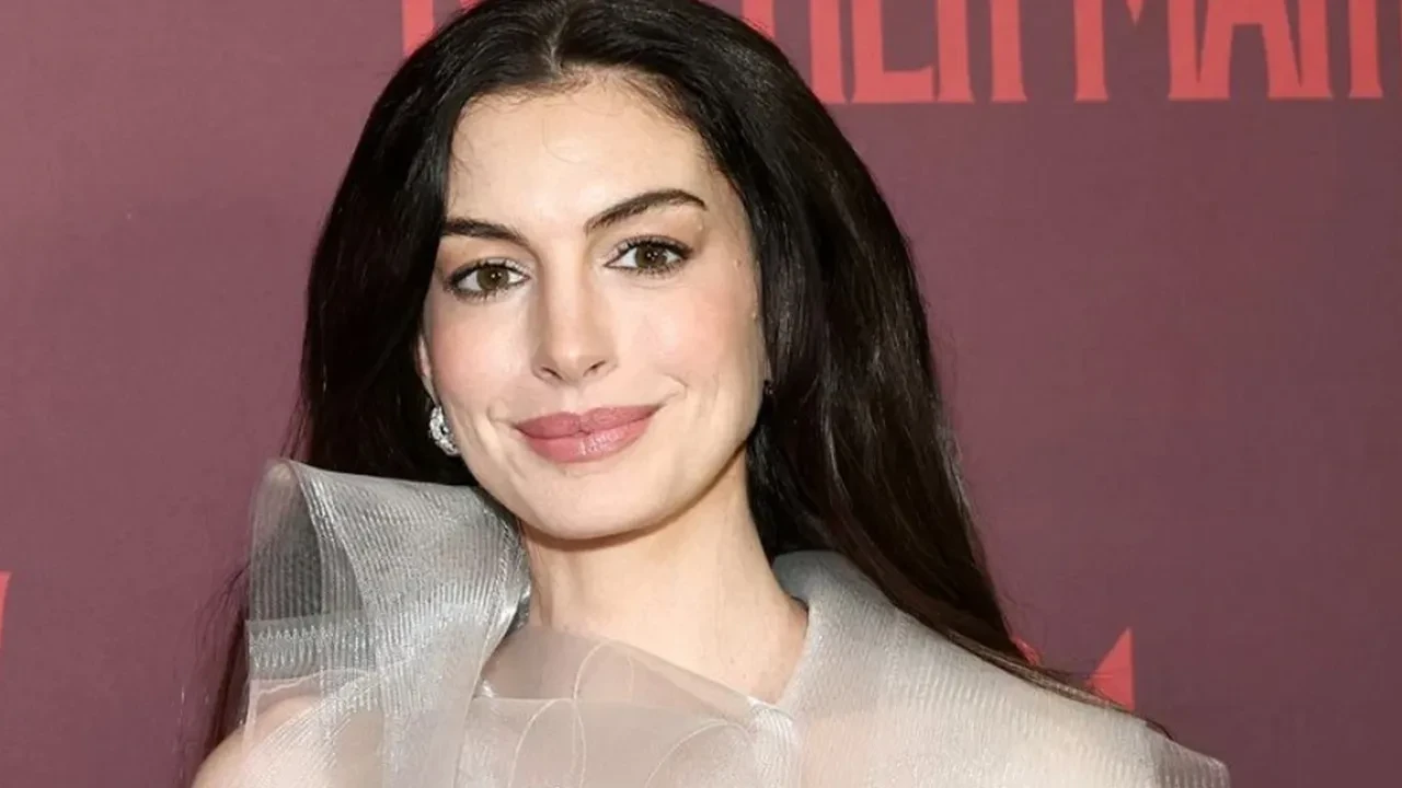 2026'nın en güzel kadını seçilen Anne Hathaway 3. kez anne oluyor! Paylaşımı beğeni rekoru kırdı