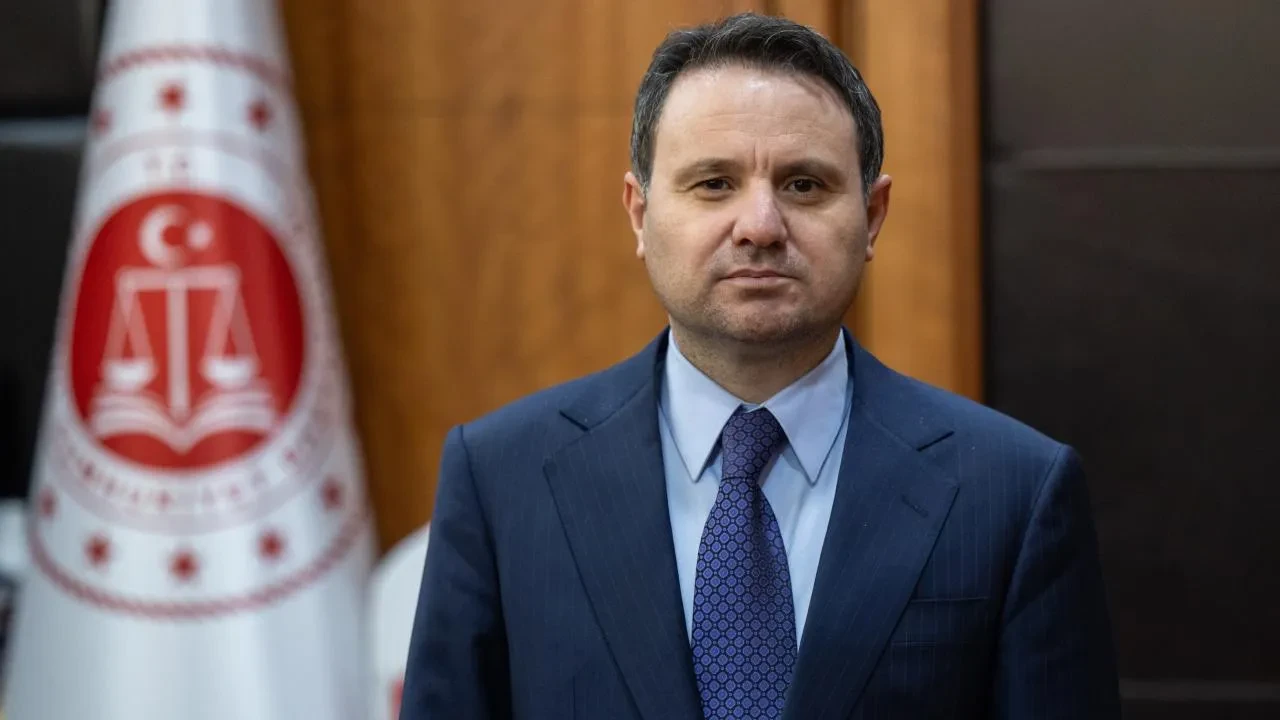 Adalet Bakanı Akın Gürlek duyurdu! Sokak çetelerine 5 ilde operasyon