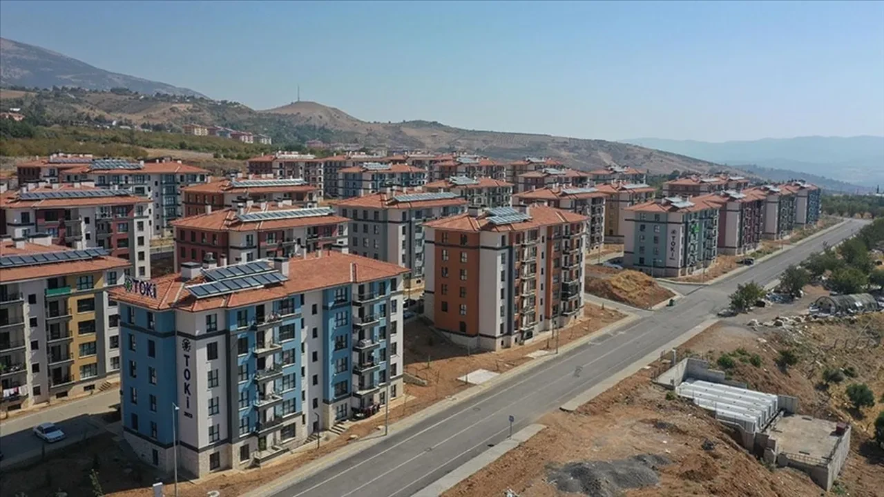 Bakan Kurum'dan deprem konutları açıklaması! 455 bin konutu bitirmek kolay iş değil