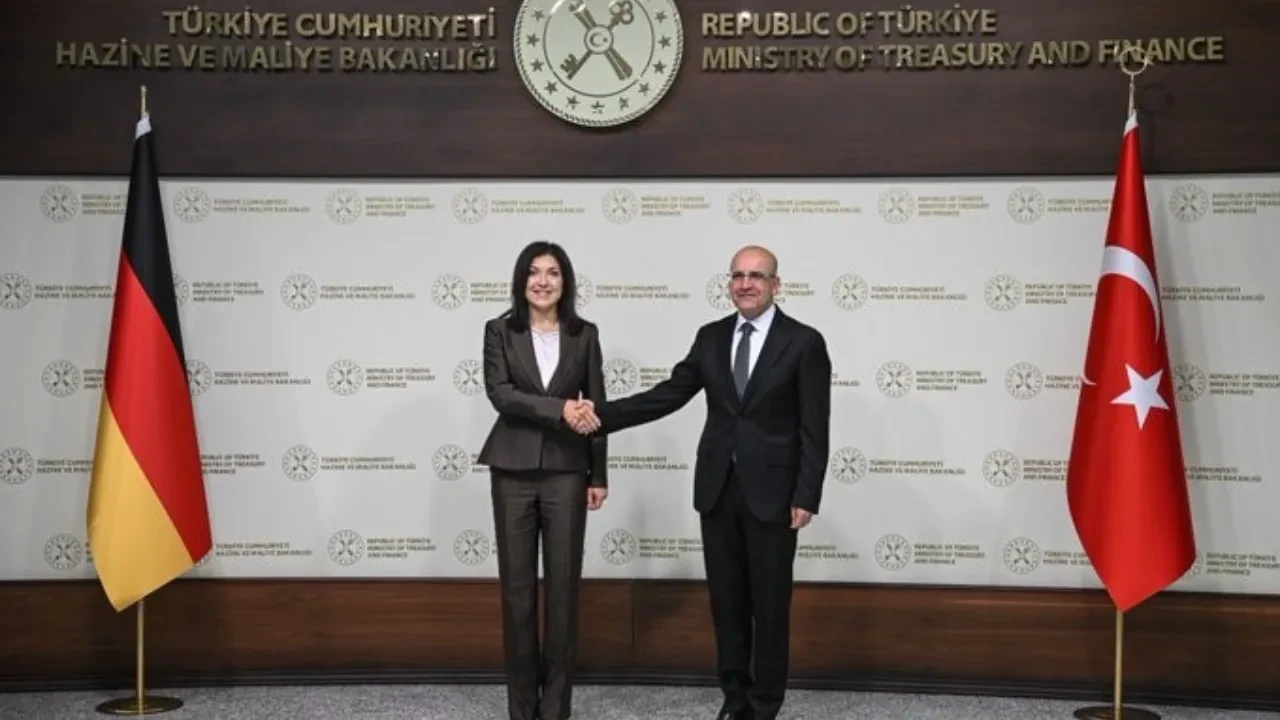 Bakan Şimşek, Almanya Federal Ekonomi ve Enerji Bakanı Reiche ile bir araya geldi