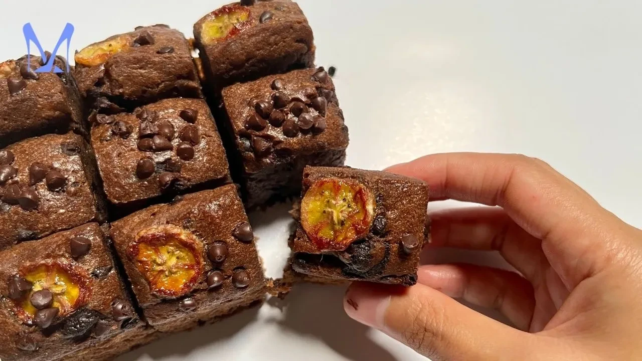 Beyaz unsuz ve rafine şekersiz: yulaflı ve muzlu 'yalancı' brownie tarifi! Yalnız yaşayanların favorisi 2026