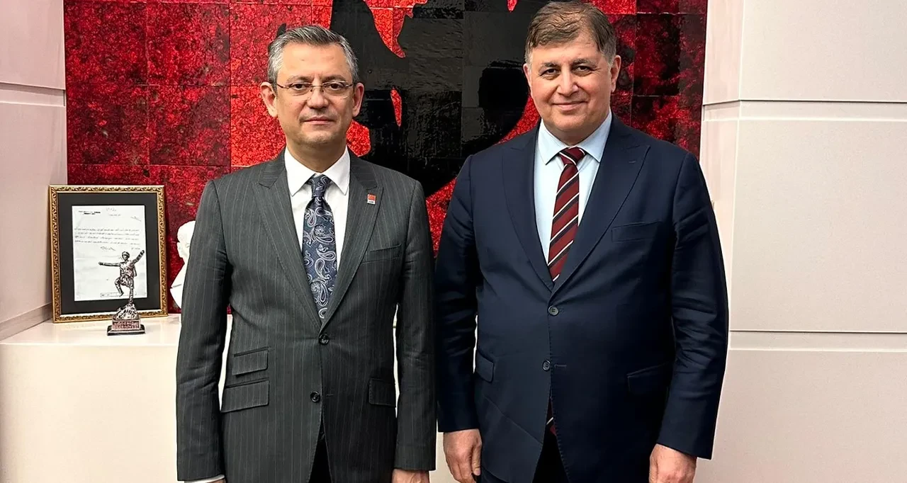 Fatih Atik Cemil Tugay'ın CHP'den istifasının perde arkasını anlattı: Utku Gümrükçü için rest çekmiş! Özgür Özel'den 'Ödeştik' mesajı