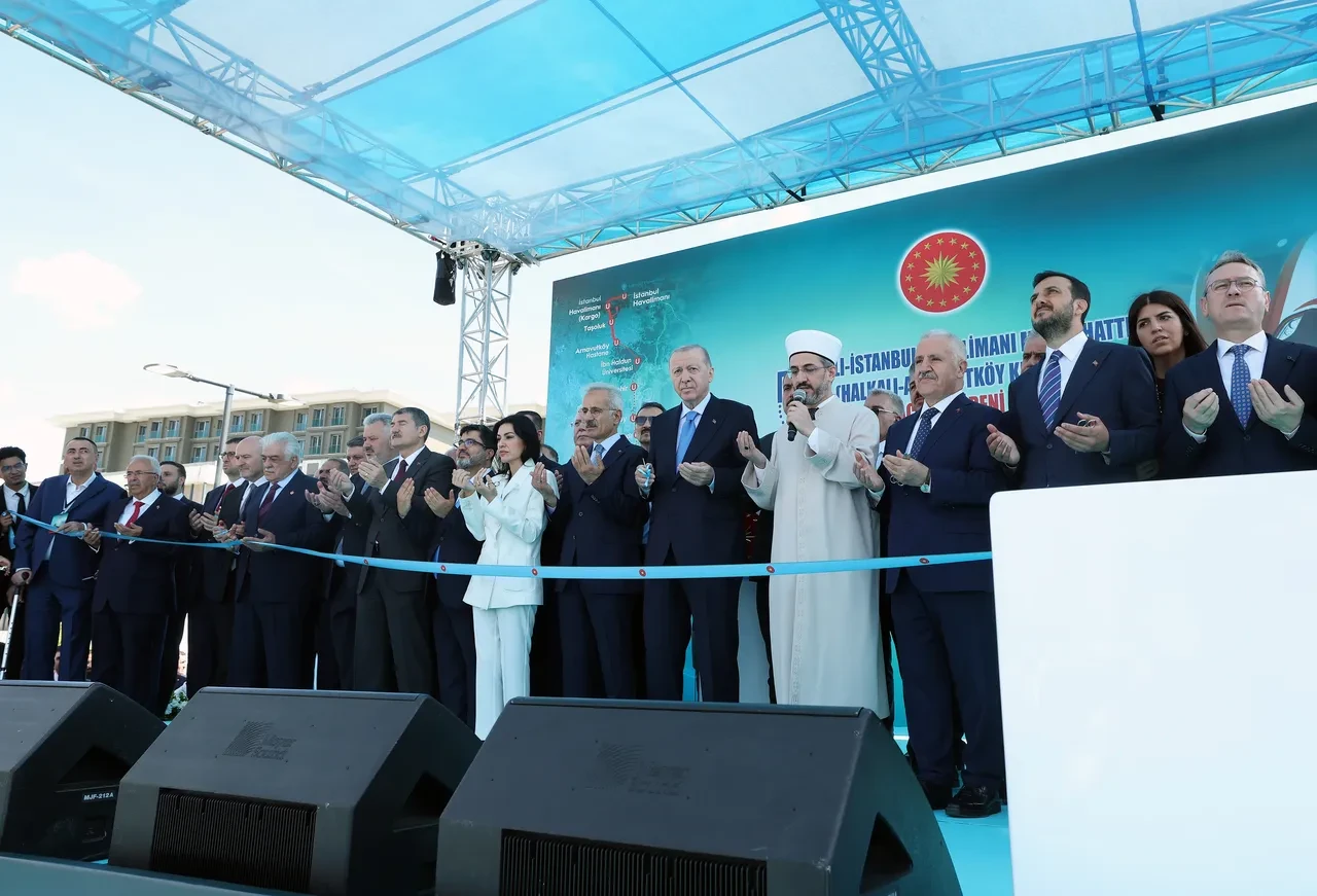Halkalı-İstanbul Havalimanı metrosu 31 Temmuz'a kadar ücretsiz! Cumhurbaşkanı Erdoğan kürsüden duyurdu