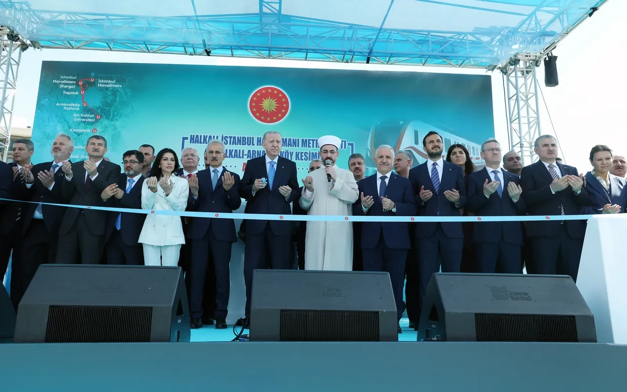 Halkalı-İstanbul Havalimanı metrosu 31 Temmuz'a kadar ücretsiz! Cumhurbaşkanı Erdoğan kürsüden duyurdu