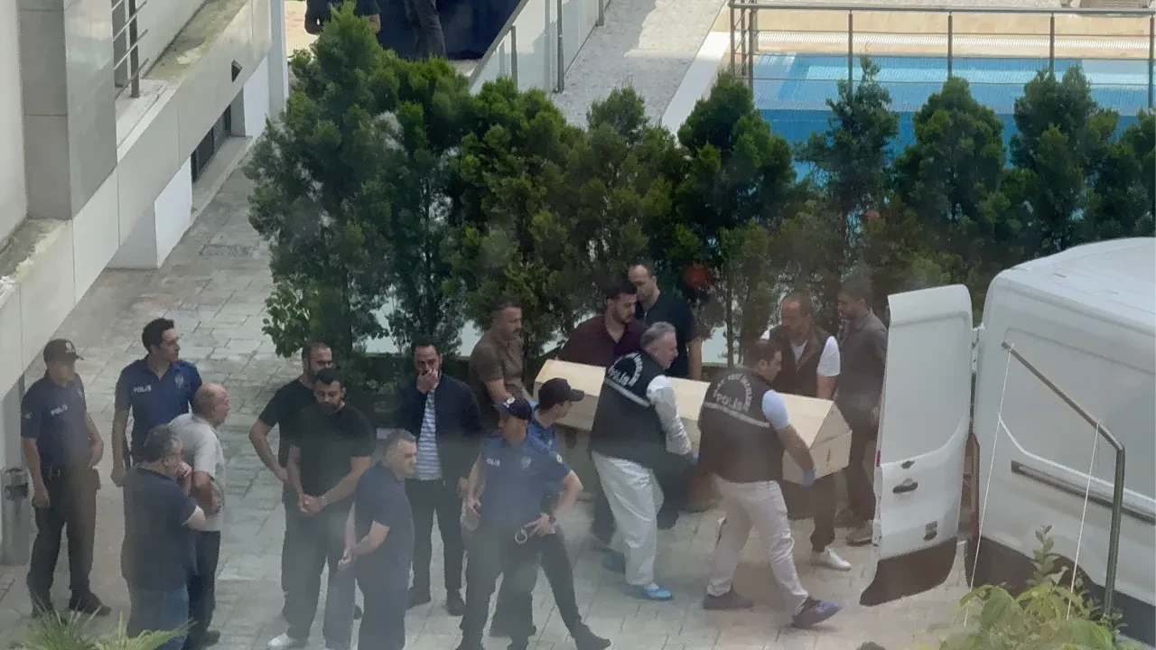 İstanbul'da boşanan çiftin cansız bedenleri site bahçesinde bulundu
