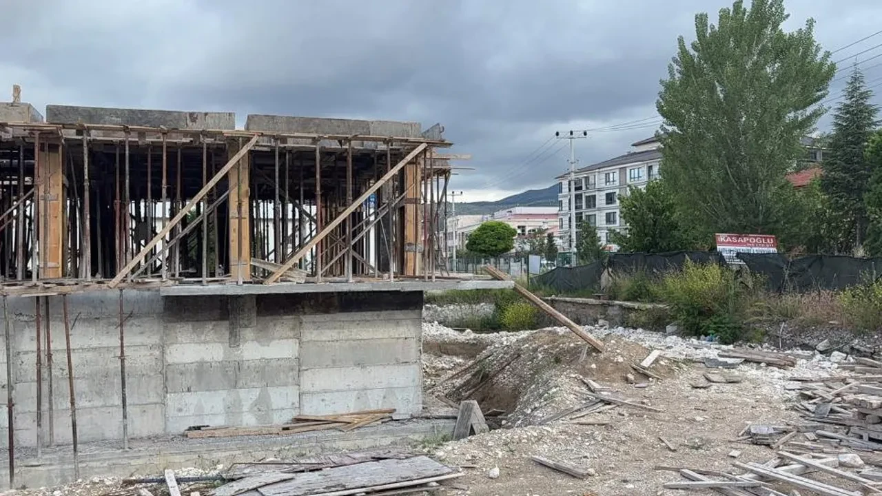 Kütahya'da inşaatta iskele çöktü: 2 işçi hayatını kaybetti