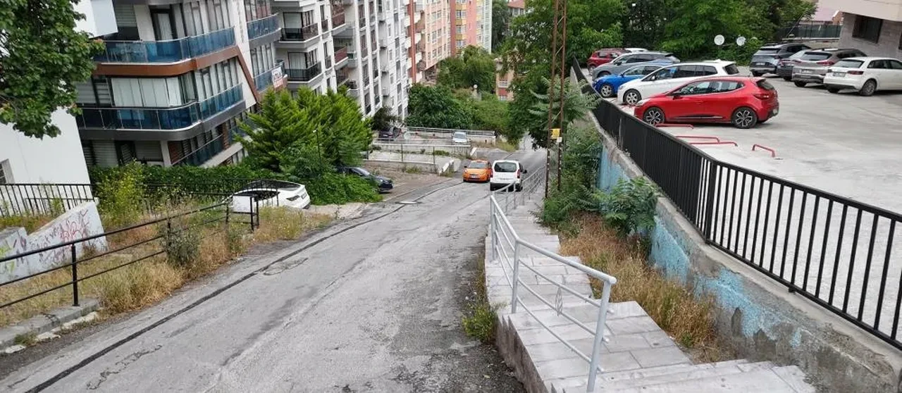 Sürücülerin korkulu rüyasıydı, fenomenlerin merkezi oldu: Çankaya’daki yokuş sosyal medyayı salladı!