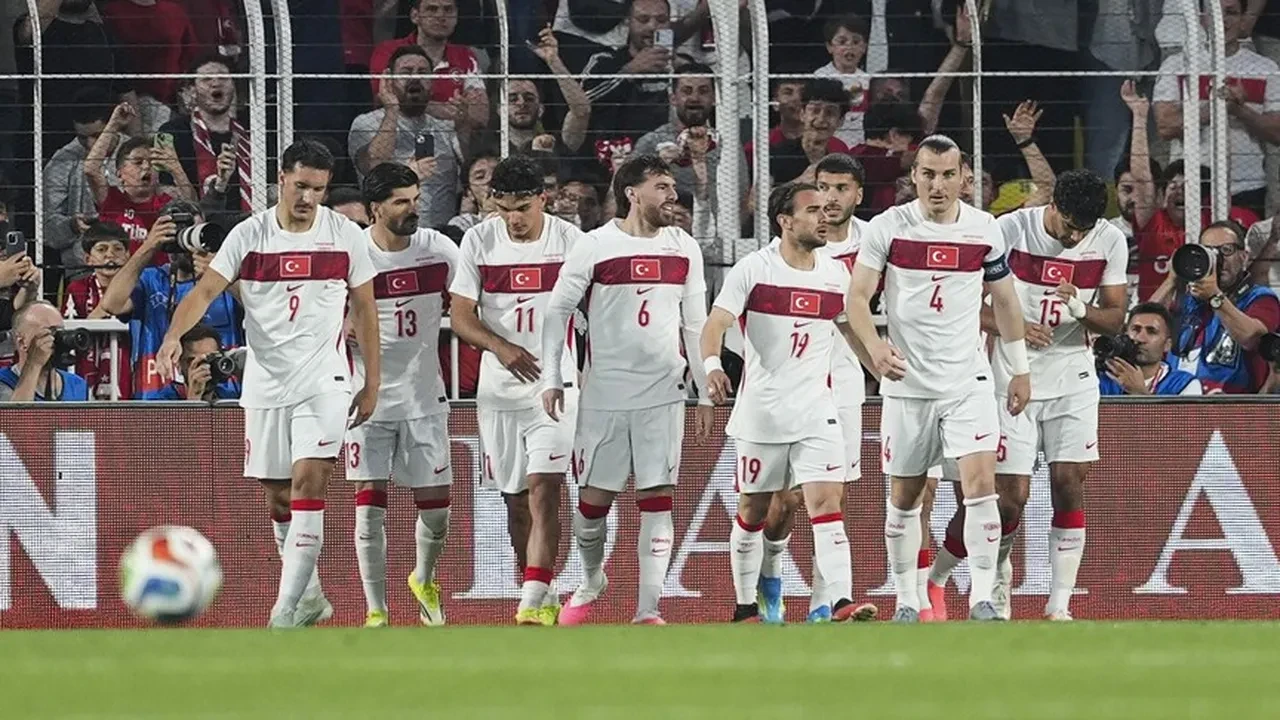 Türkiye Paraguay spikeri kim? Maçı anlatacak isim belli oldu