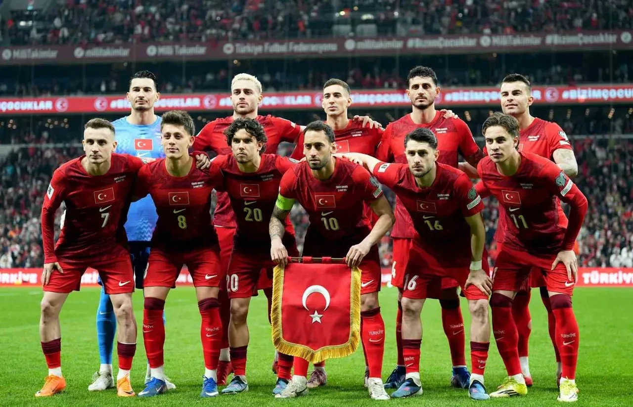 Türkiye Paraguay spikeri kim? Maçı anlatacak isim belli oldu