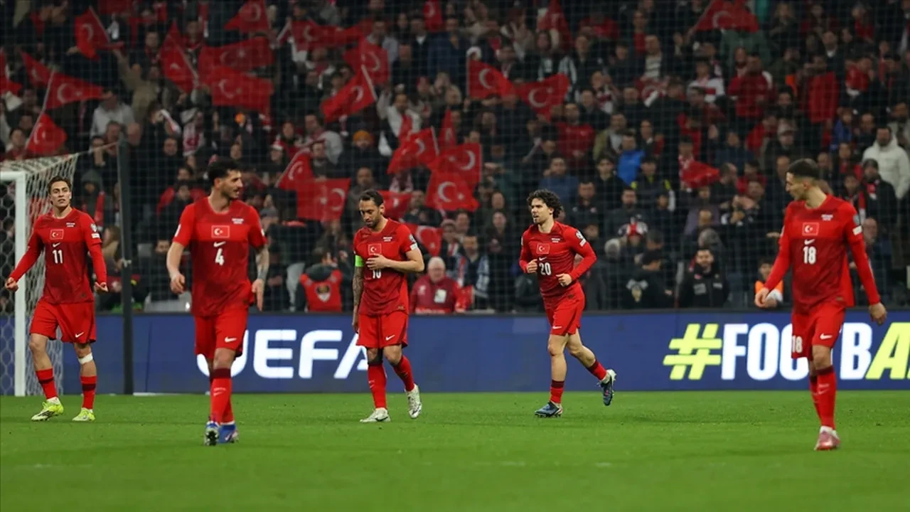 Türkiye Paraguay spikeri kim? Maçı anlatacak isim belli oldu