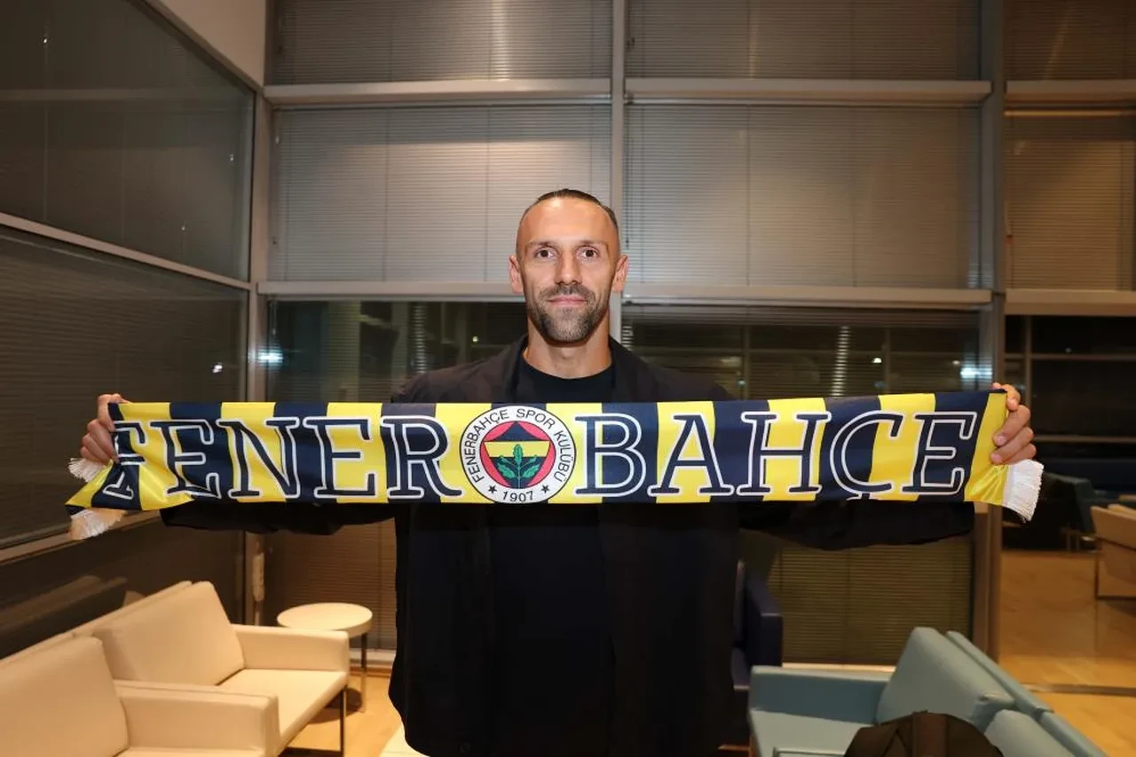 Vedat Muriqi 6 yıl sonra tekrar Fenerbahçe'de! İstanbul'a adım attı