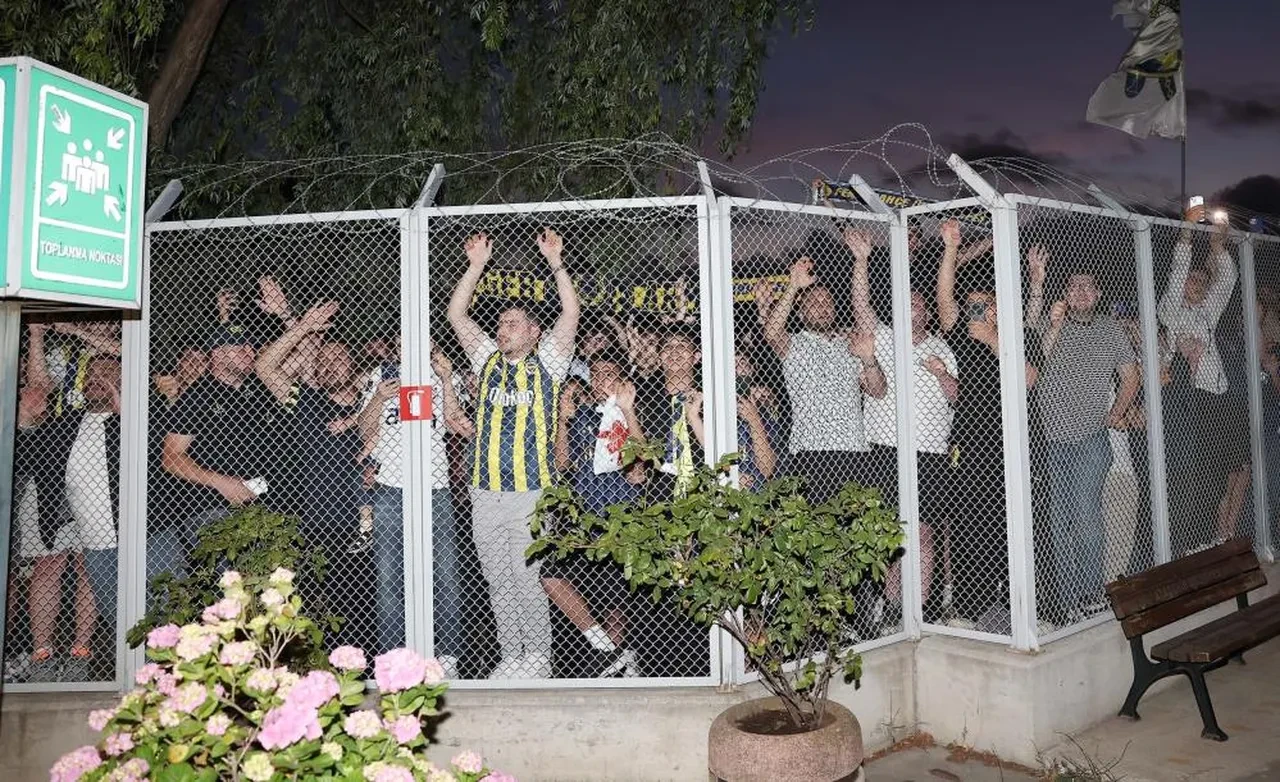 Vedat Muriqi 6 yıl sonra tekrar Fenerbahçe'de! İstanbul'a adım attı